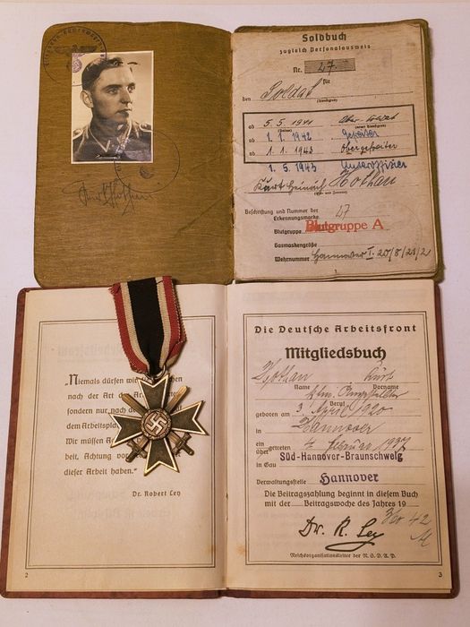 Militaria Wehrmacht documentos Soldbuch e DAF
