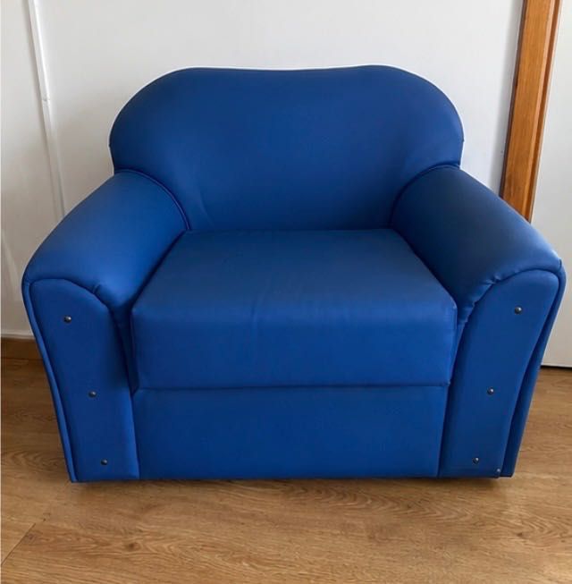 Sofá pequeno azul