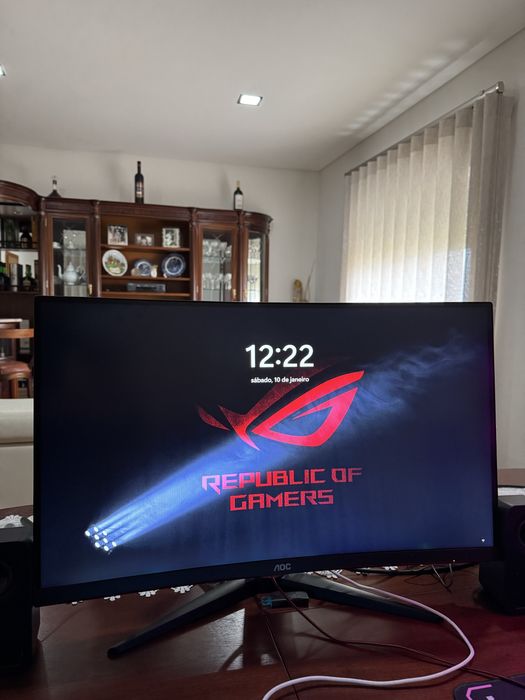 Monitor Gaming Curvo AOC 27” 0,5Ms 240Hz Com Suporte Como Novo