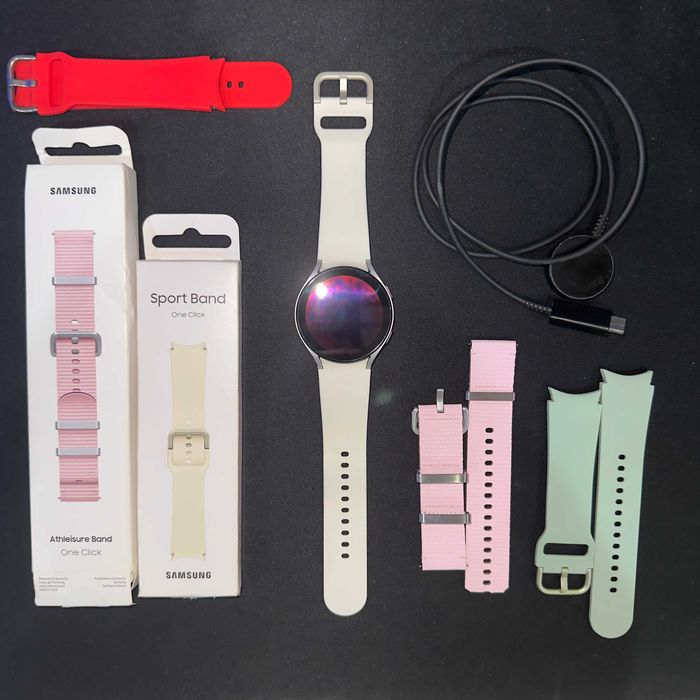 Samsung Galaxy Watch 5 (44mm BT) - Como Novo + 4 Braceletes Extra