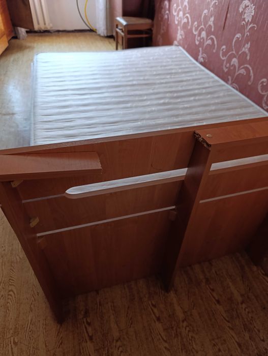 Кровать в спальню 1.4