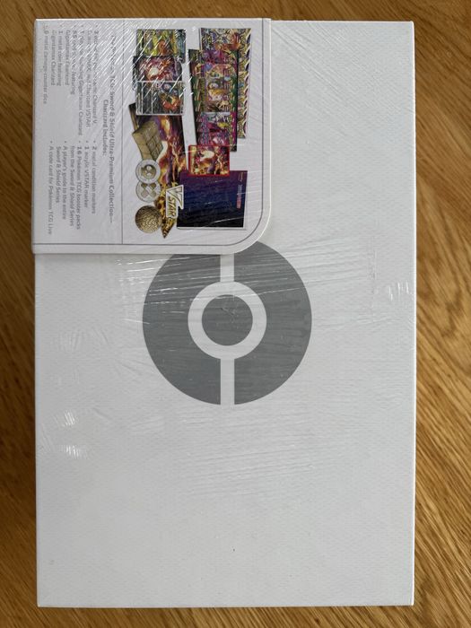 Pokemon Charizard Ultra Premium Collection
