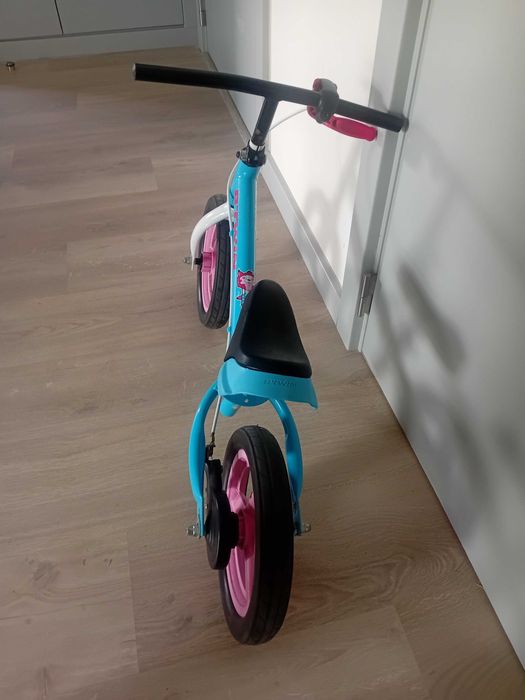 Bicicleta sem pedal menina