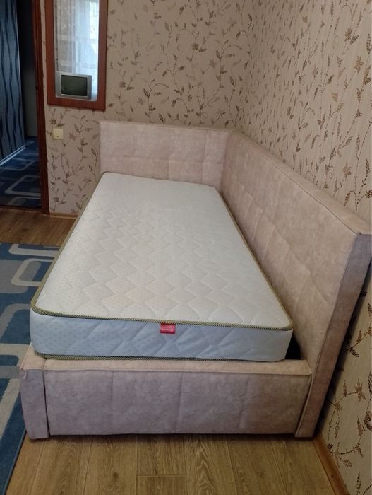 Кровать с матрасом 1х2,10