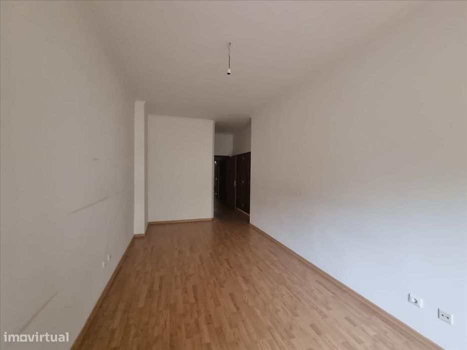 Apartamento T3 com Parqueamento – Santarém