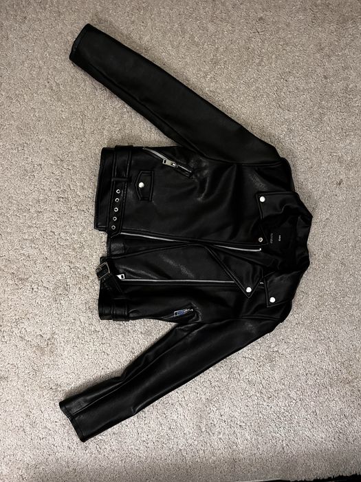 Куртка чорна .Косуха чорна Mango