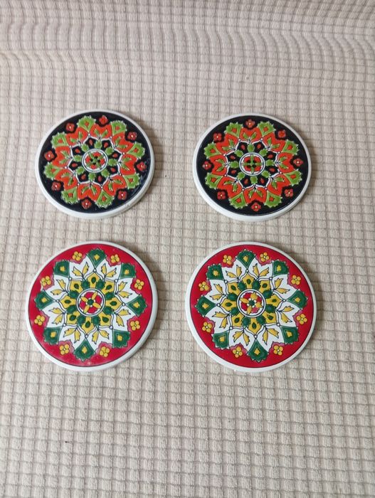Podstawki ceramiczne.