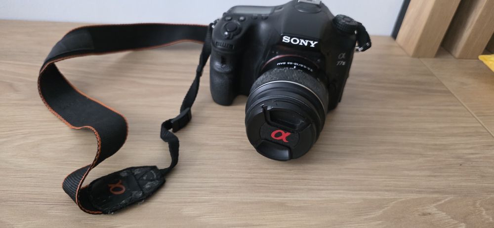 Aparat Sony Alpha 77, body, obiektyw +  ładowark