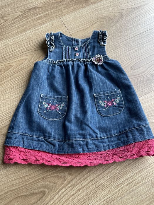 Sukienka na guziczki - jeansowa z koronką