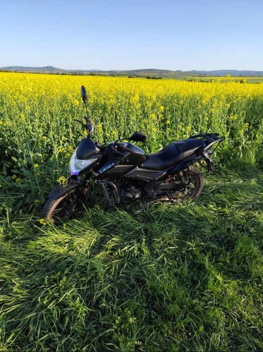 Продам мотоцик lifan str200