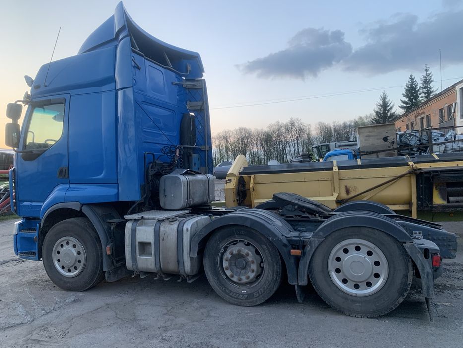 Сідловий тягач.