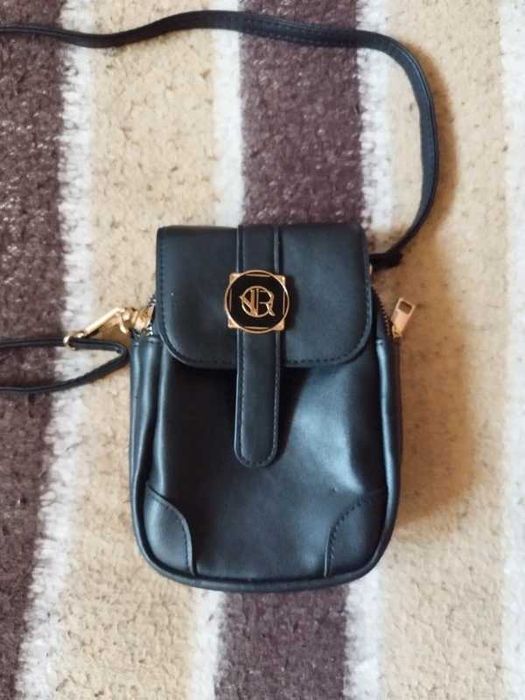 Piękna, malutka czarna torebka na ramię - nowa