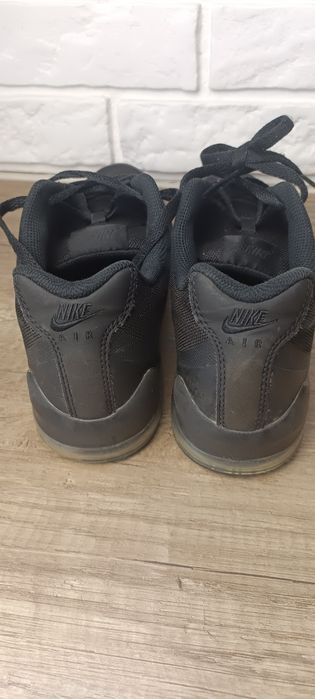 чорні кросівки Nike Air Max Invigor р.41