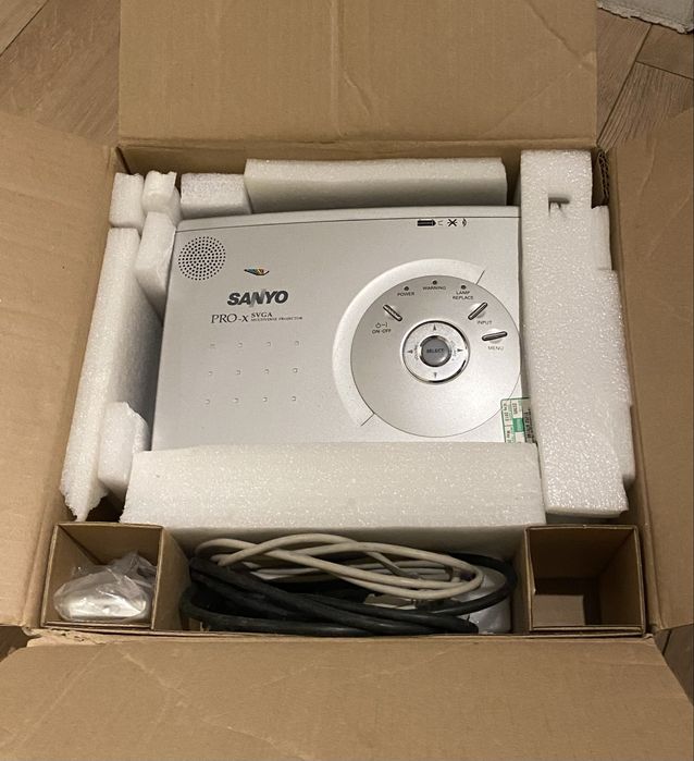 VideoProjector Sanyo +Tela de Projeção