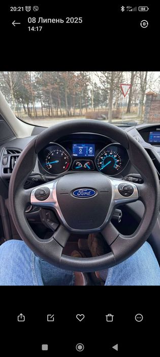 Автомобіль форд ескейп