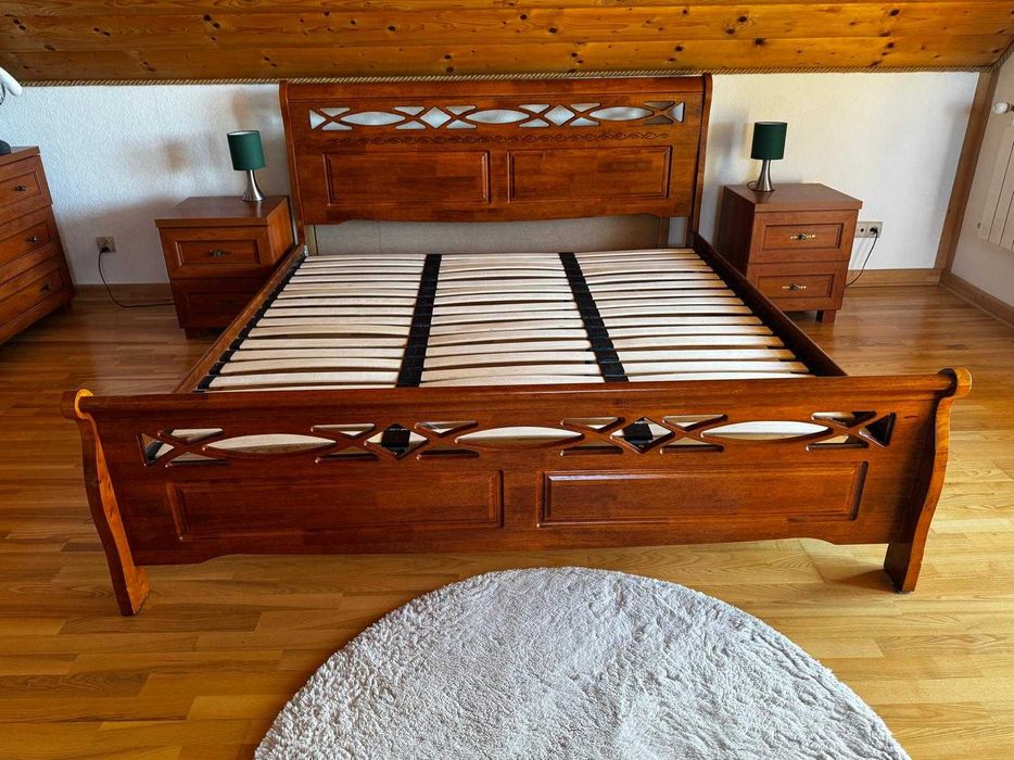 Łóżko z materacem premium + 2 szafki nocne – komplet do sypialni