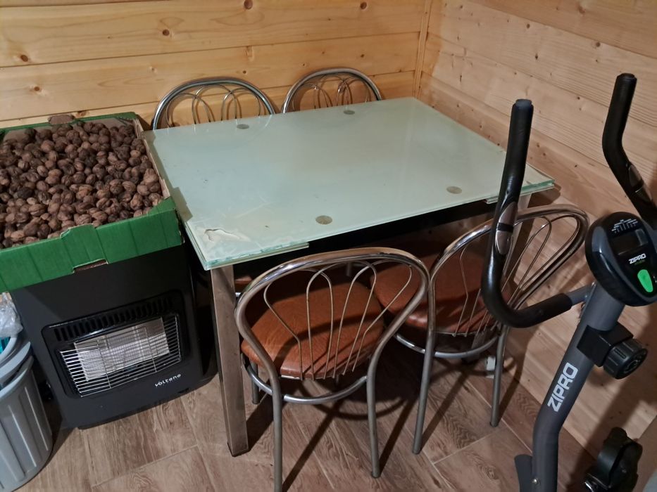 Stół szklany krzesła