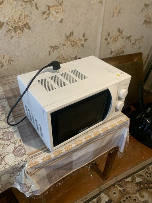 Мікрохвильова піч Candy