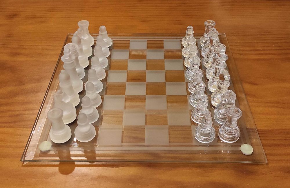 Jogo de Xadrez de Vidro (25 x 25 cm) [COM POUCO USO]