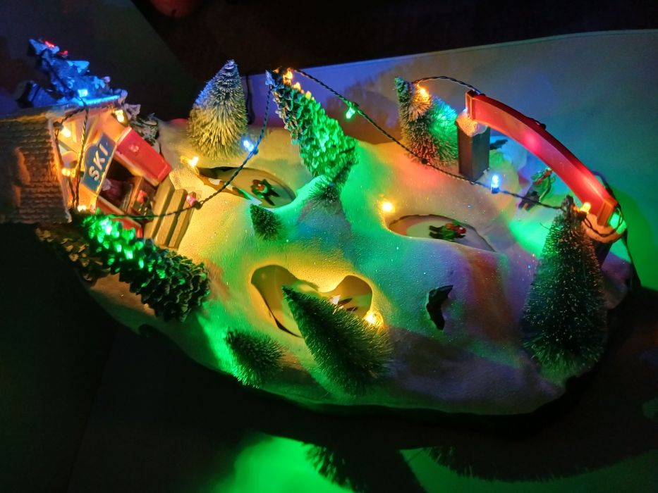 Новорічна інсталяція лижний курорт новорічний декор