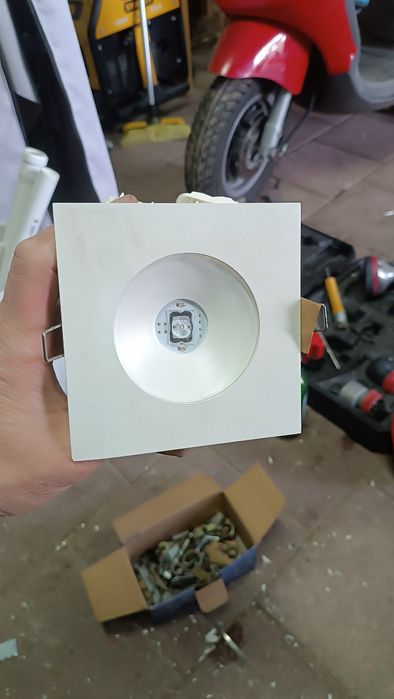 Oprawa lampa awaryjna