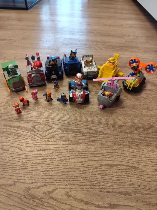 Zestaw aut i figurek Psi patrol