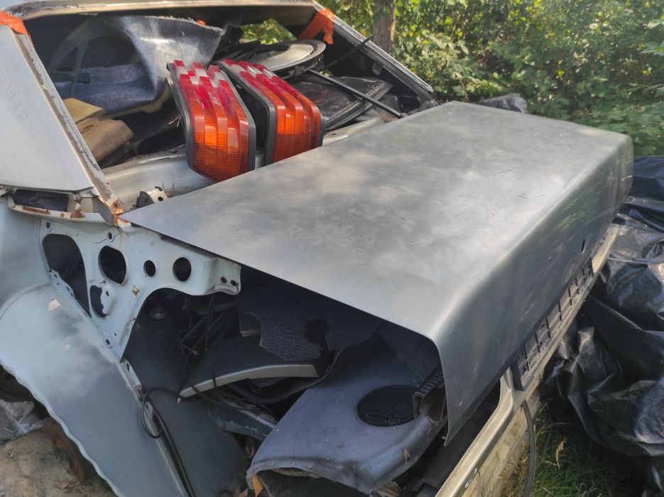 Mercedes 190 bagażnik klapa w201