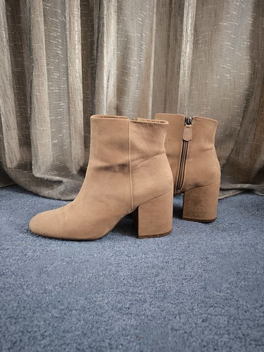 Ботильоны бежевые Bershka