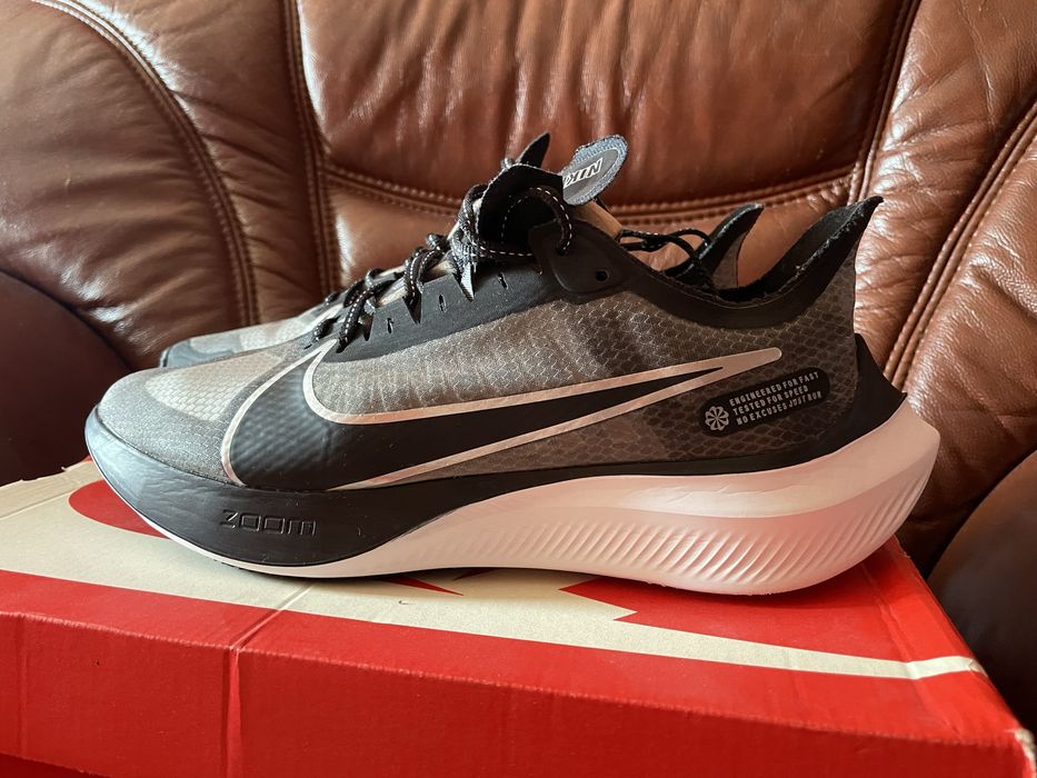 Бігові кросівки Nike Zoom Gravity Grey BQ3202-001