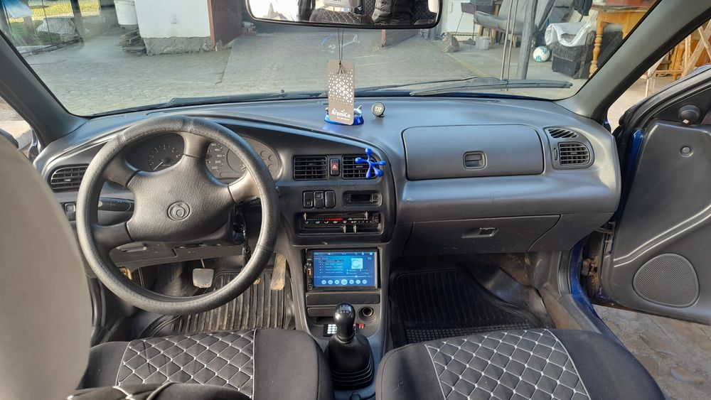 Продам мазду 323 1996р  1,5 бензин