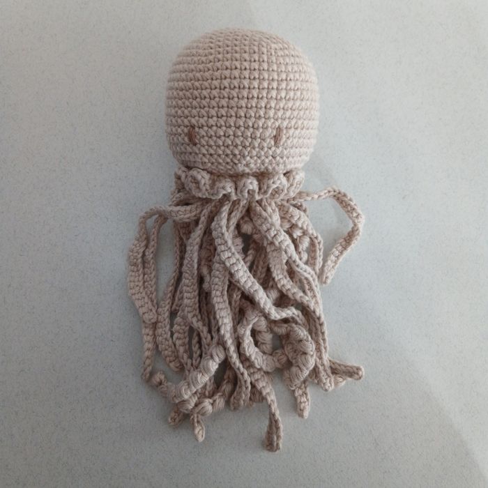 Amigurumi Polvo para Bebé – Feito à Mão, Seguro para Recém-Nascidos