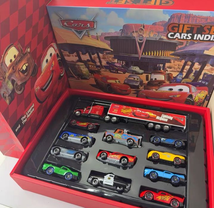 Набір іграшкових машинок 7 шт з вантажівкою в коробці McQueen.