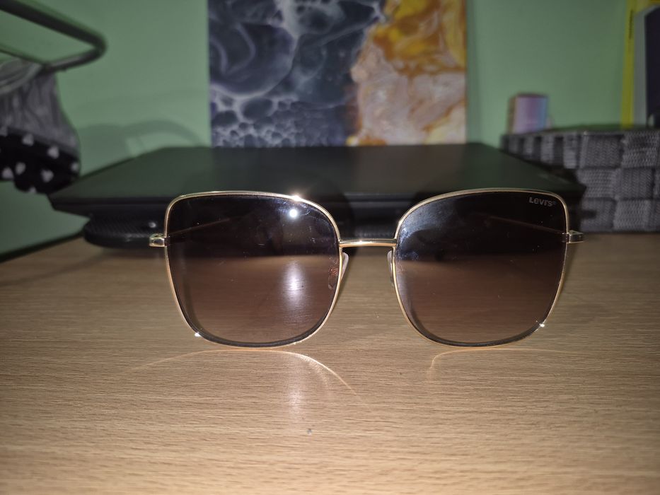 Жіночі сонцезахисні окуляри Levi's