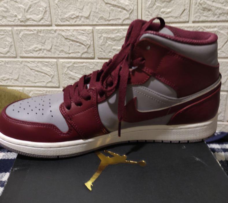 Продам Мужские кроссовки Air Jordan 1 Mid