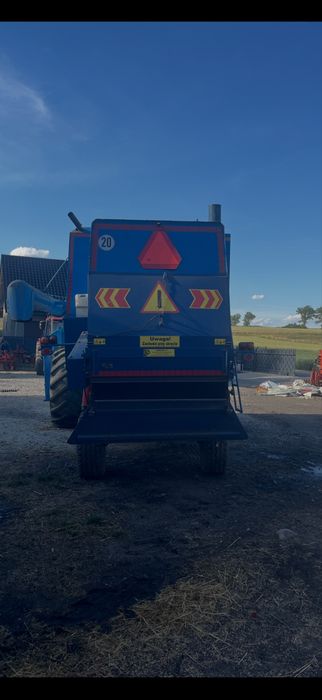 Kombajn zbożowy Bizon Z56