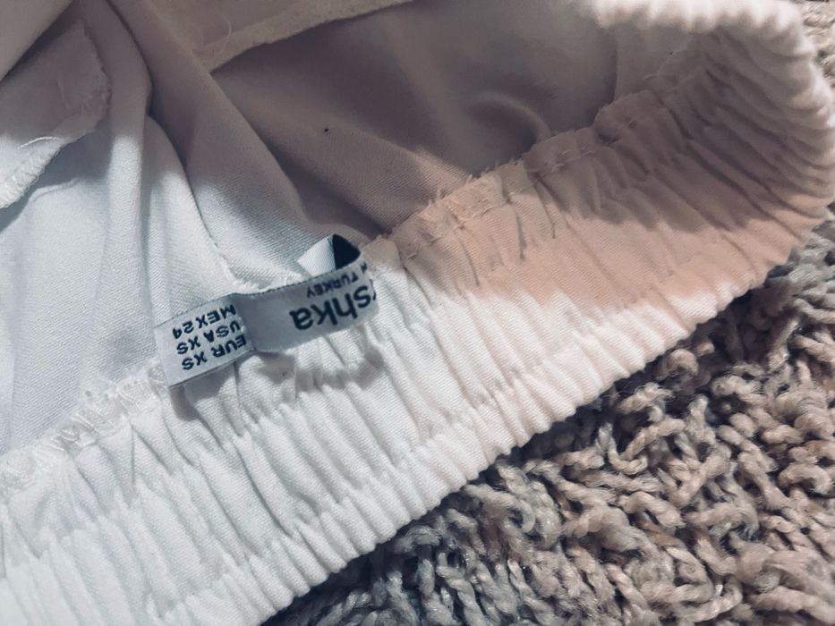 Damskie spodnie biale bershka rozm xd
