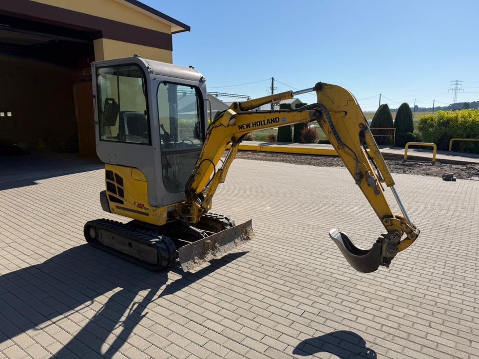 Minikoparka New Holland  E18SR kobelco