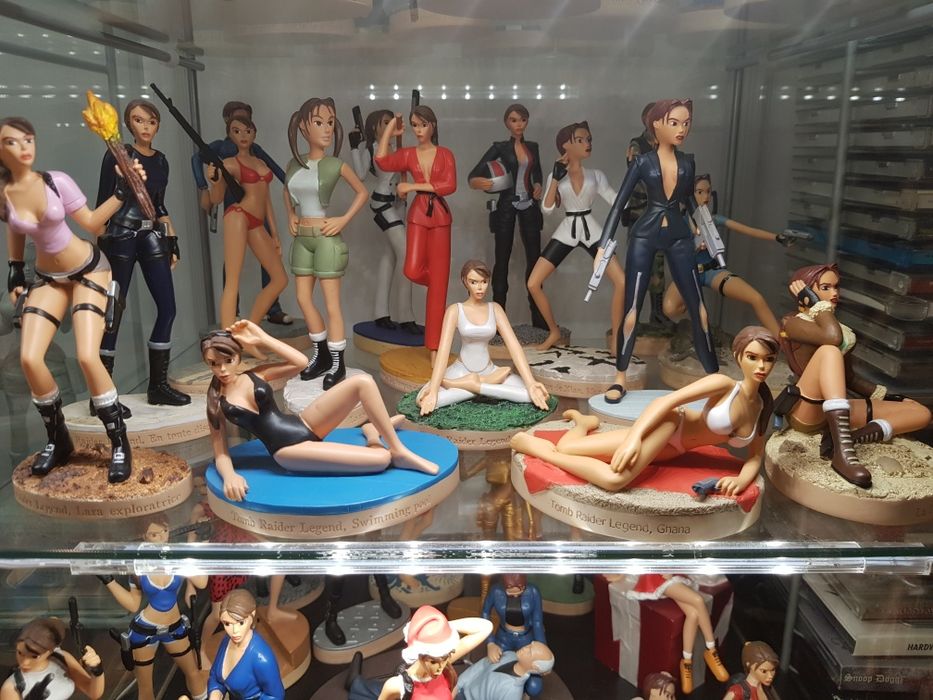 FIGURKA lara croft