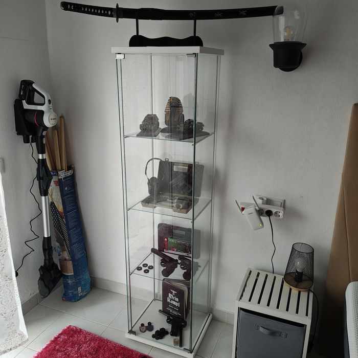 2 Vitrinas de vidro em cor branca