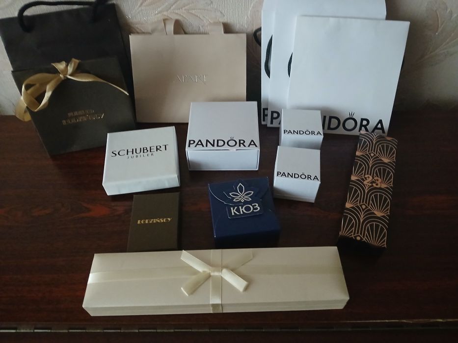 Коробочки для украшения.