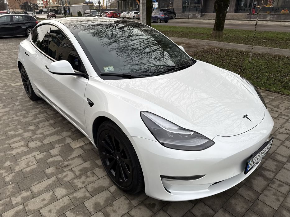 Tesla Model 3 рестайлінг 2021