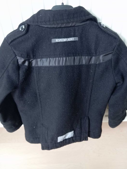 Czarny płaszczyk dla chłopca WE