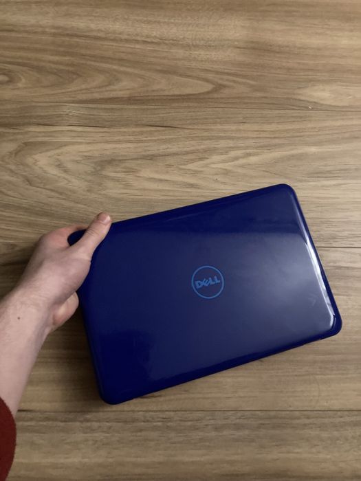 Laptop dell P24T