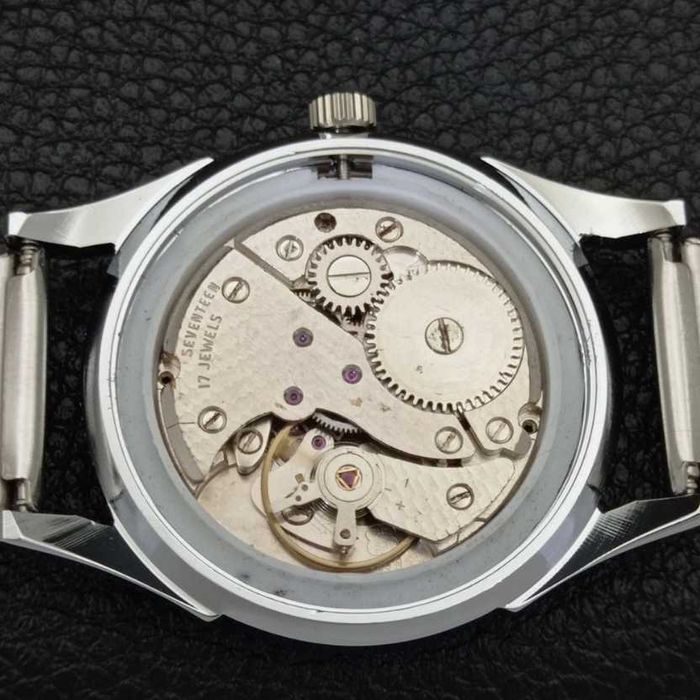 Relógio mecânico Fortis vermelho a corda de fabrico Suiço