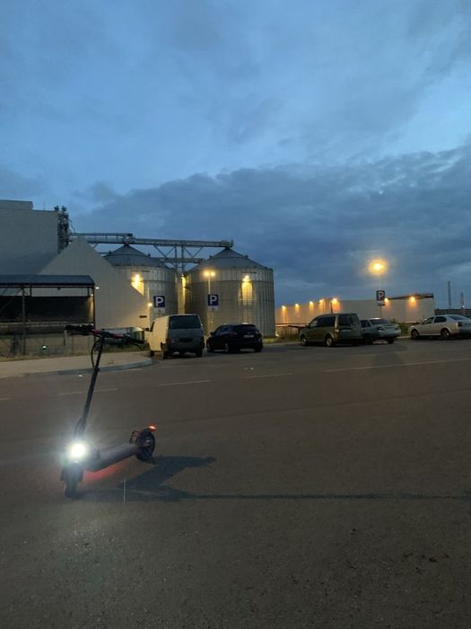 Kugo M4 pro электросамокат