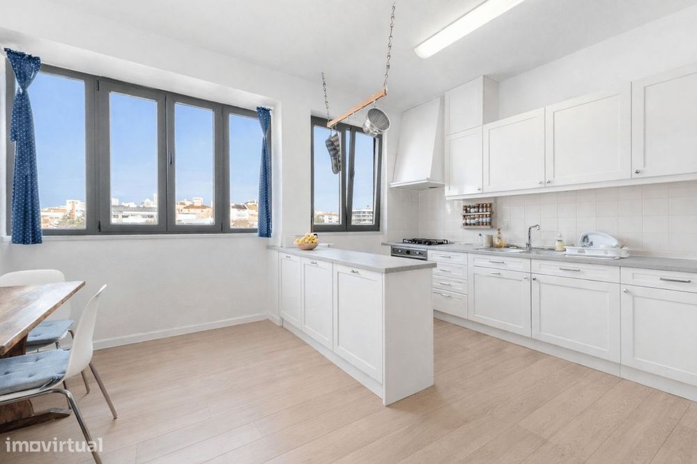 Penthouse T4 com piscina, Junqueiro Carcavelos, Cascais