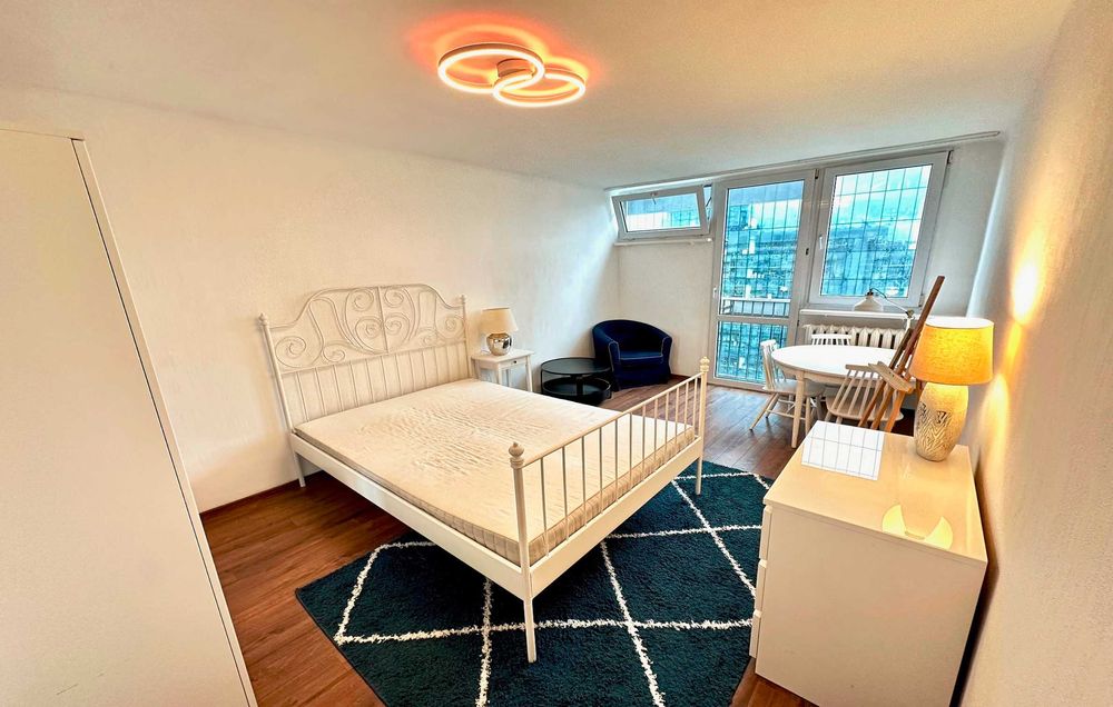 piękny pokój Grzybowska w Centrum-metro ONZ -balkon