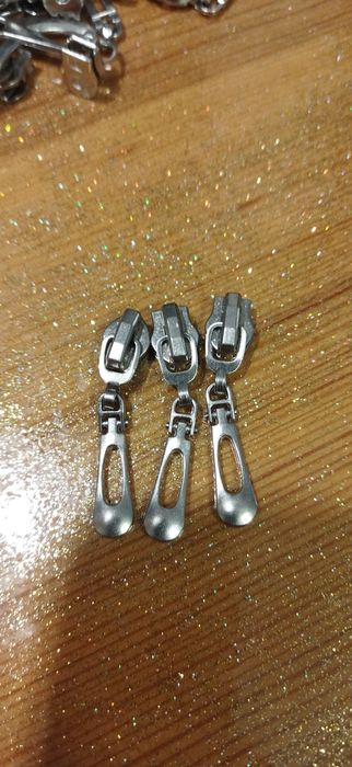 Бігунок  для спіральної блискавки 5 номер.