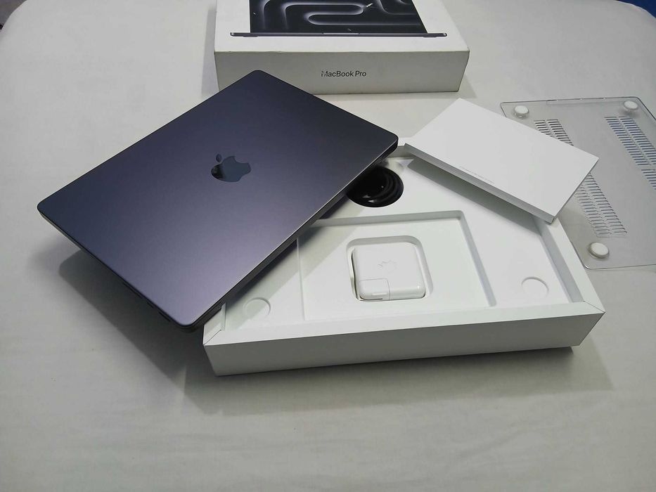 MacBook Pro M4 c/ Caixa + Carregador
