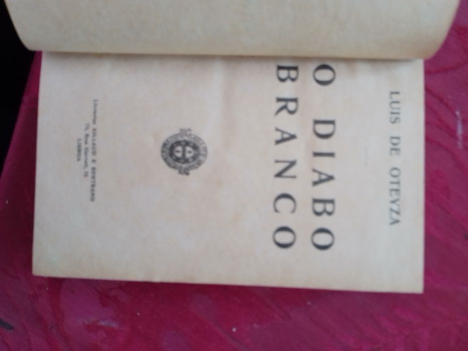 Hamlet - Shakespeare - Tradução e prefácio de José Blanc de Portugal - 1 edição - editorial presença 1963- Colecçao clássicos-9E-Peça antiga5E Desde2E